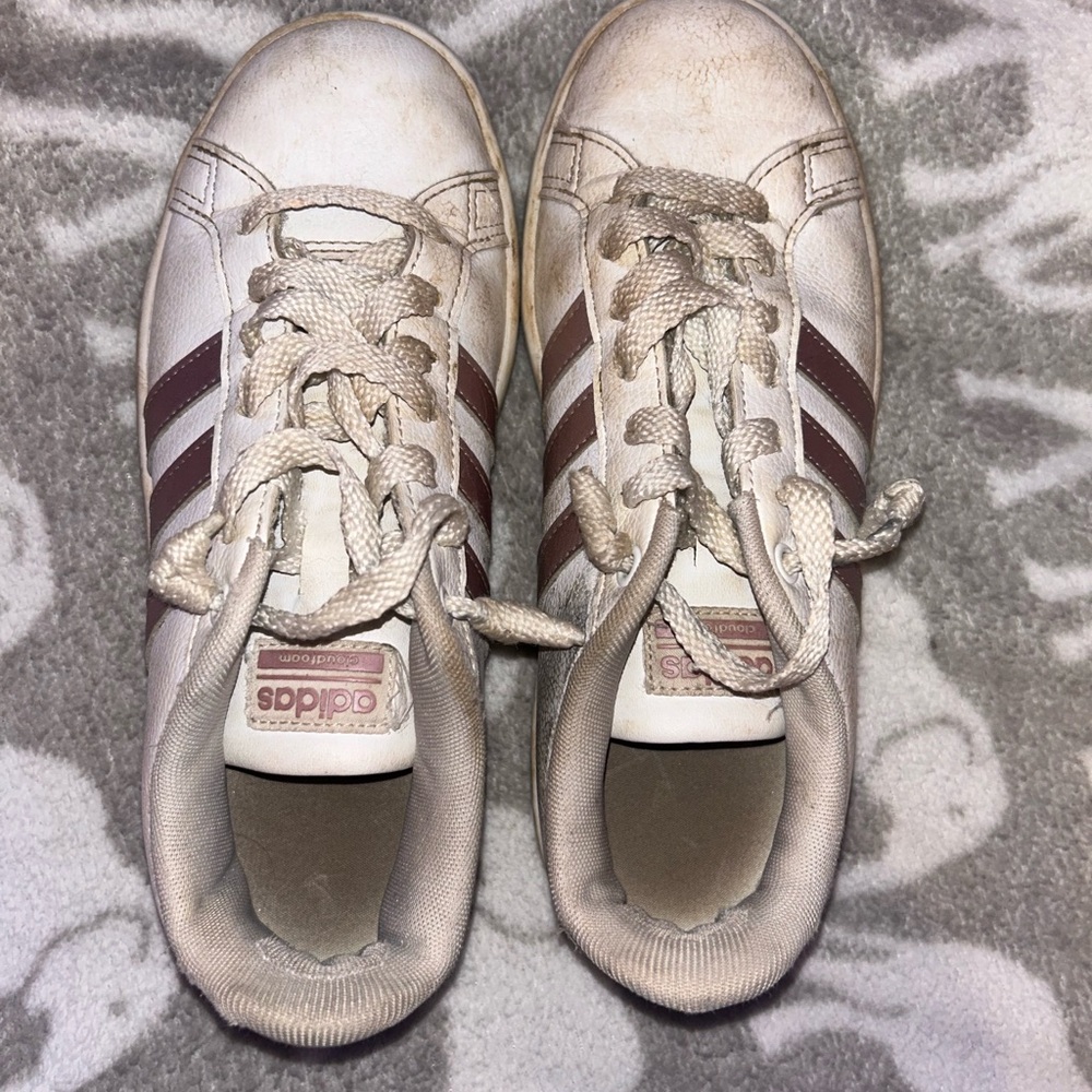 Adidas White and Rose Gold Sneakers Iconic Low-Top Design- Girls size 6